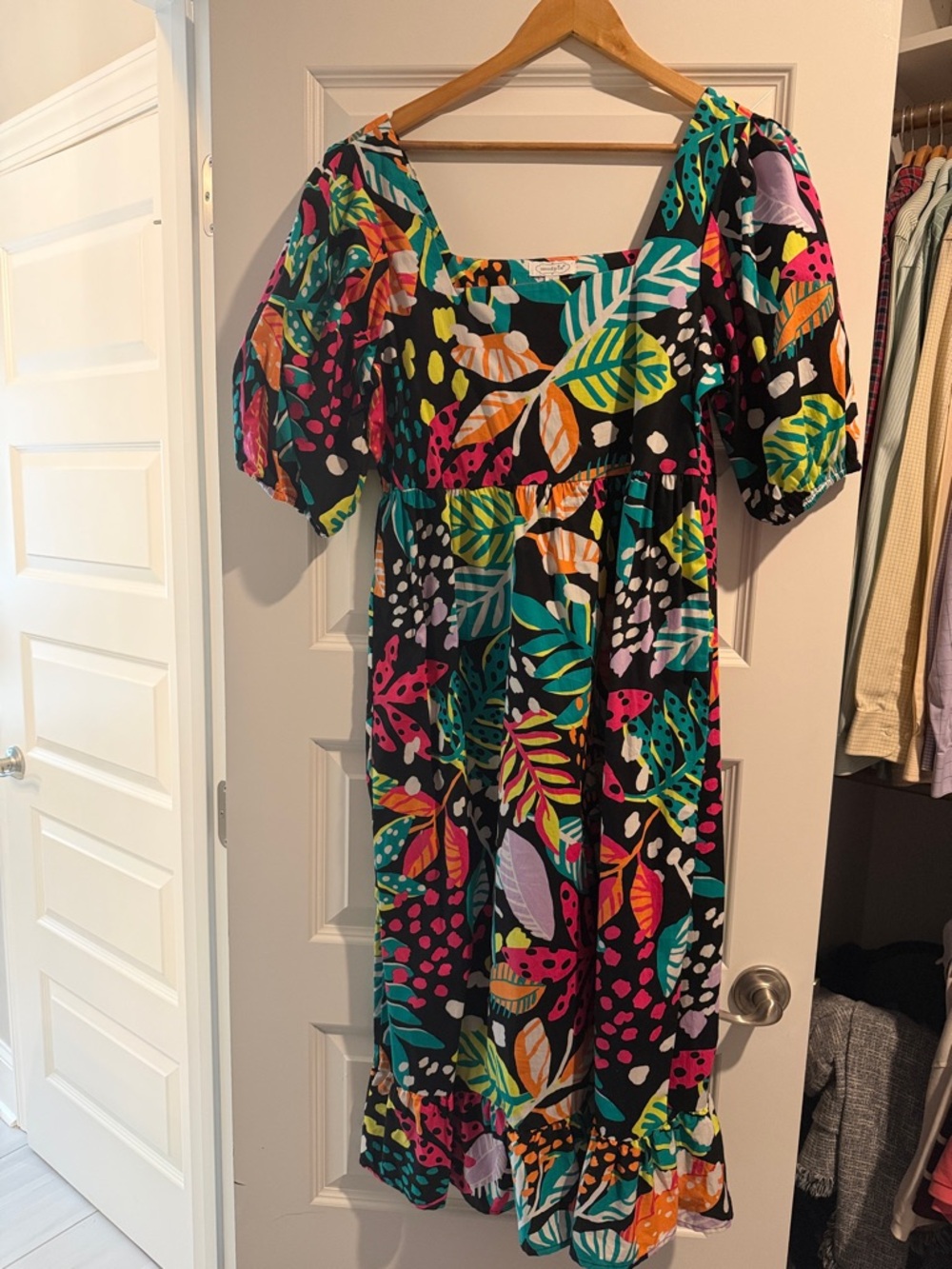 Mud Pie Black Tropical-Print Puff Sleeve Midi Dress